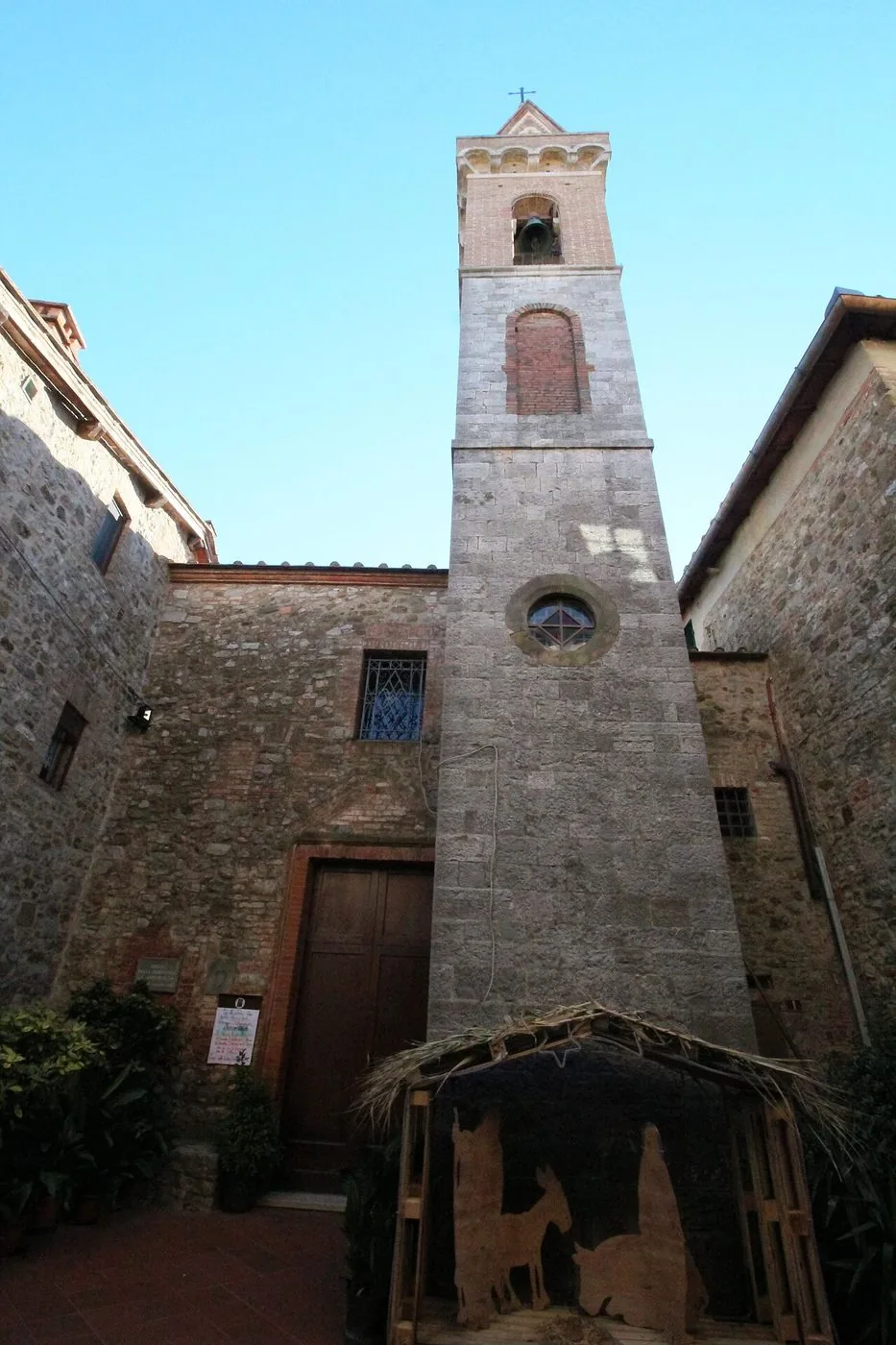 Il campanile a vela della chiesa dell'Annunziata a San Gusmè