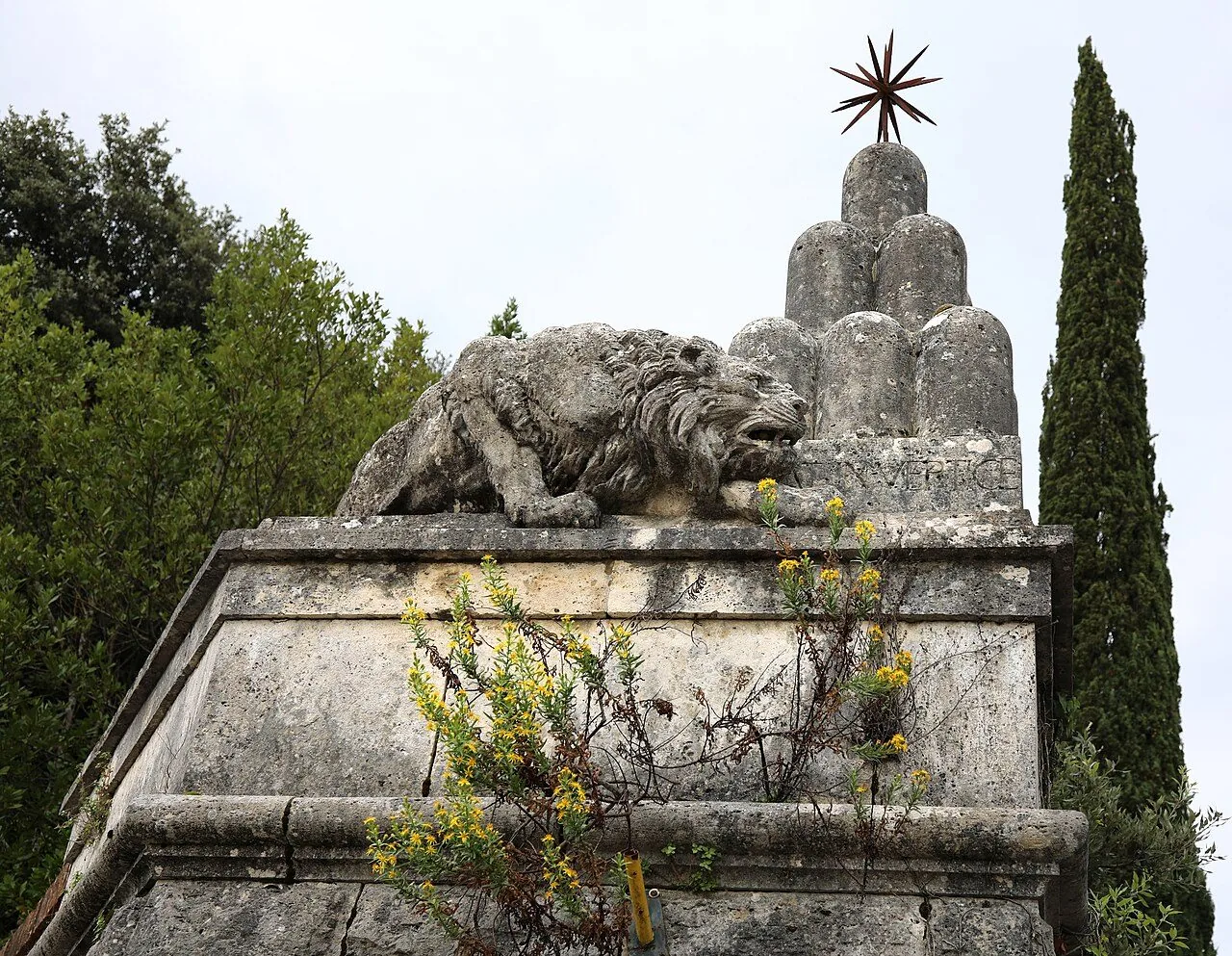 La cancellata monumentale del parco di Villa Chigi Saracini
